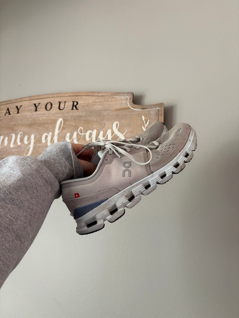 Women’s On Cloud, Cloud X Tennis Shoes Size 7.5